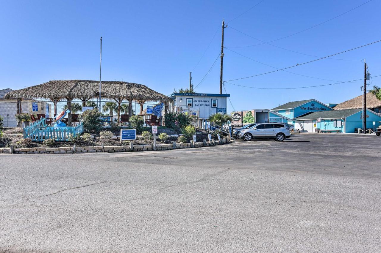 Oceanfront Galveston Home - Walk To Beach! 外观 照片