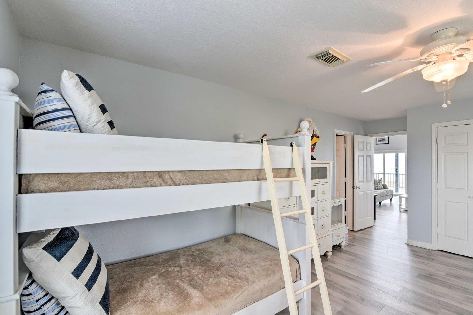 Oceanfront Galveston Home - Walk To Beach! 外观 照片