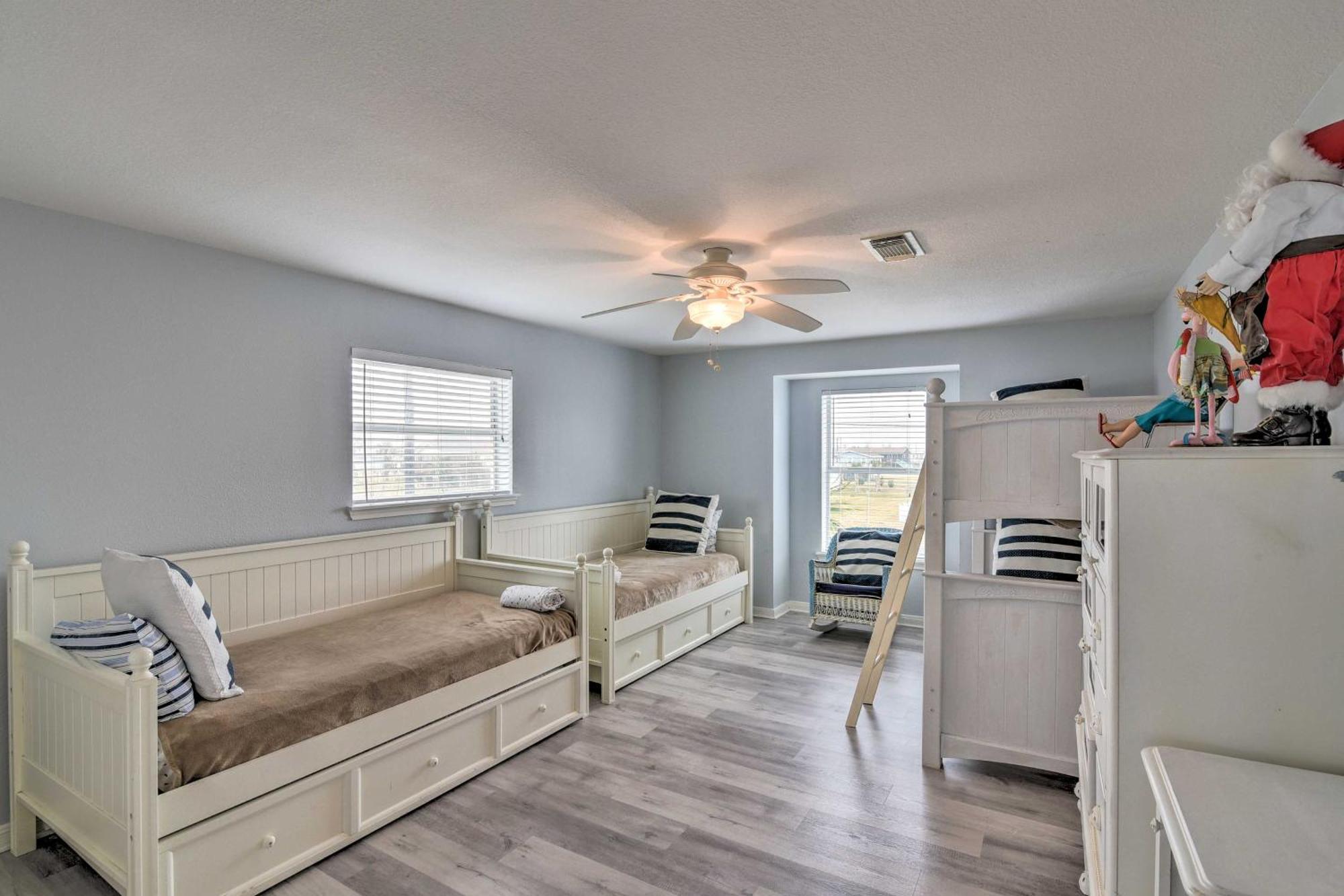 Oceanfront Galveston Home - Walk To Beach! 外观 照片