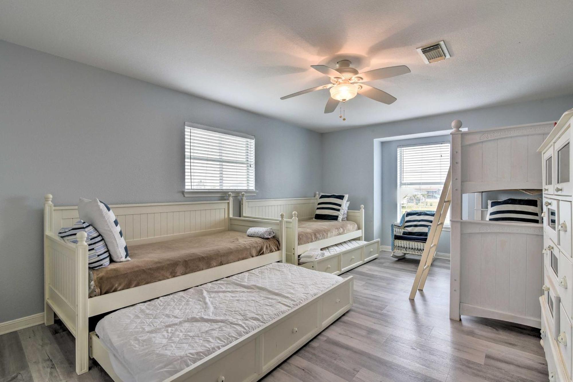 Oceanfront Galveston Home - Walk To Beach! 外观 照片