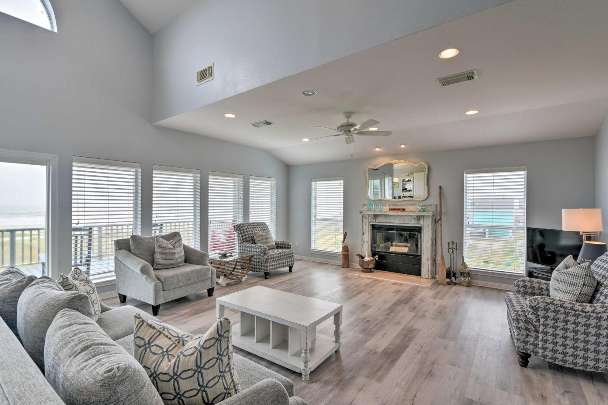 Oceanfront Galveston Home - Walk To Beach! 外观 照片
