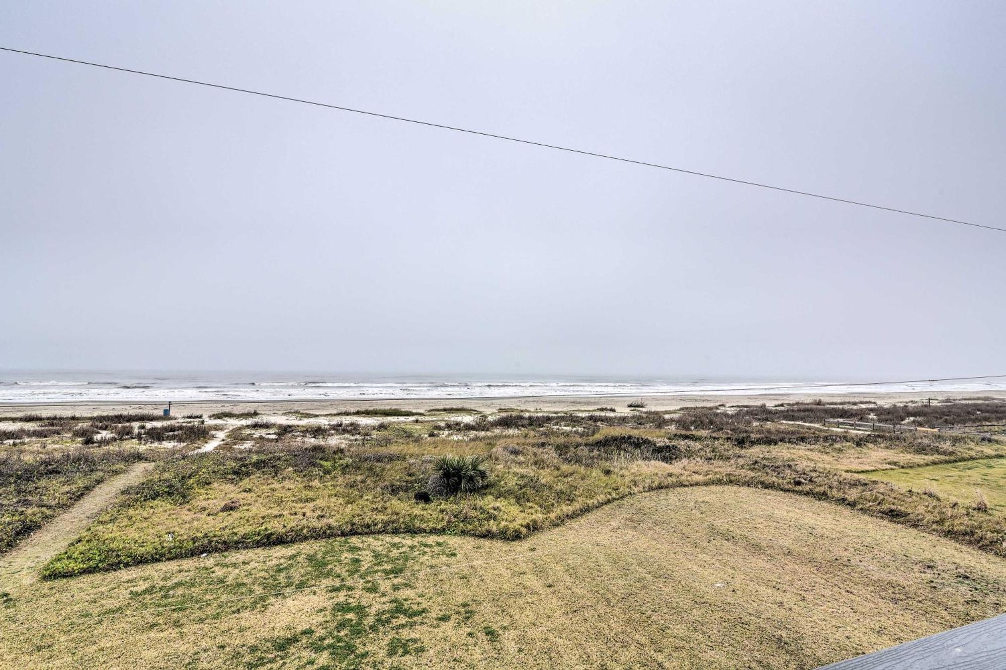 Oceanfront Galveston Home - Walk To Beach! 外观 照片