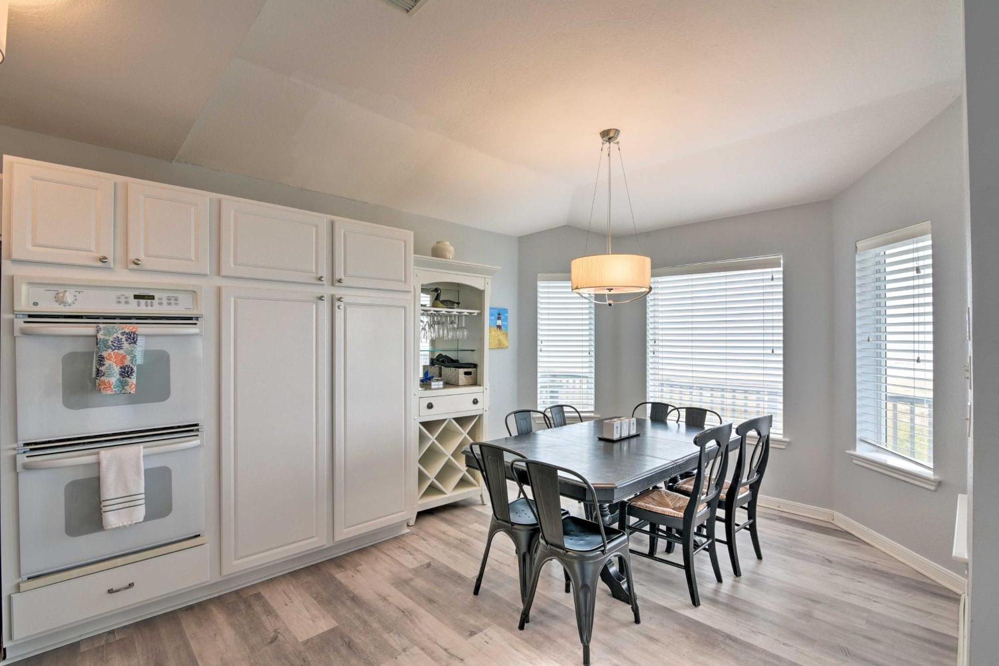 Oceanfront Galveston Home - Walk To Beach! 外观 照片