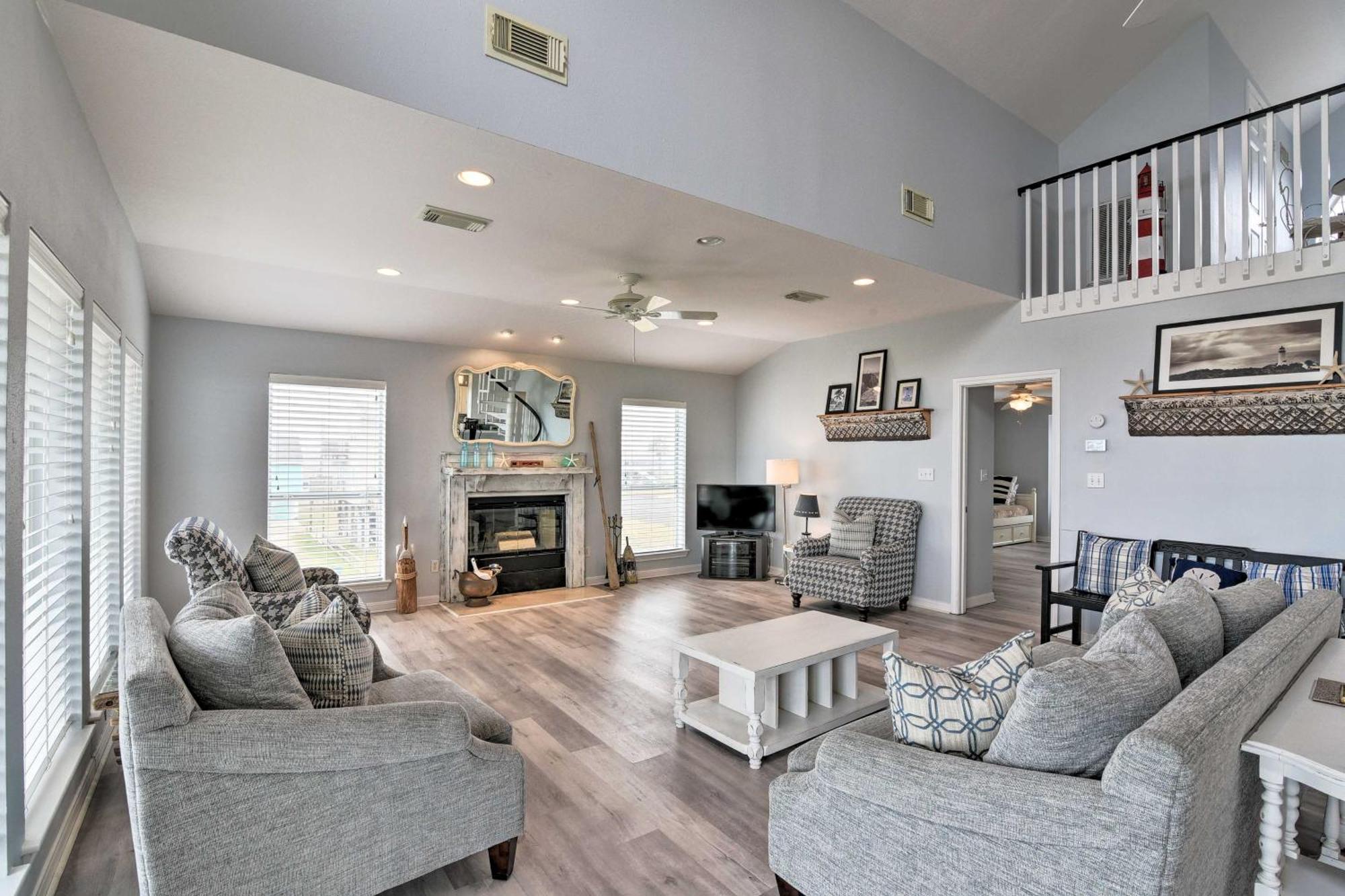 Oceanfront Galveston Home - Walk To Beach! 外观 照片
